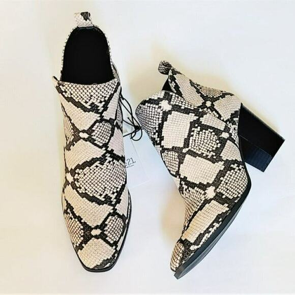 New! Rue 21 Women's Snake Print Chunky Block Heel Ankle Booties - Picture 6 of 8